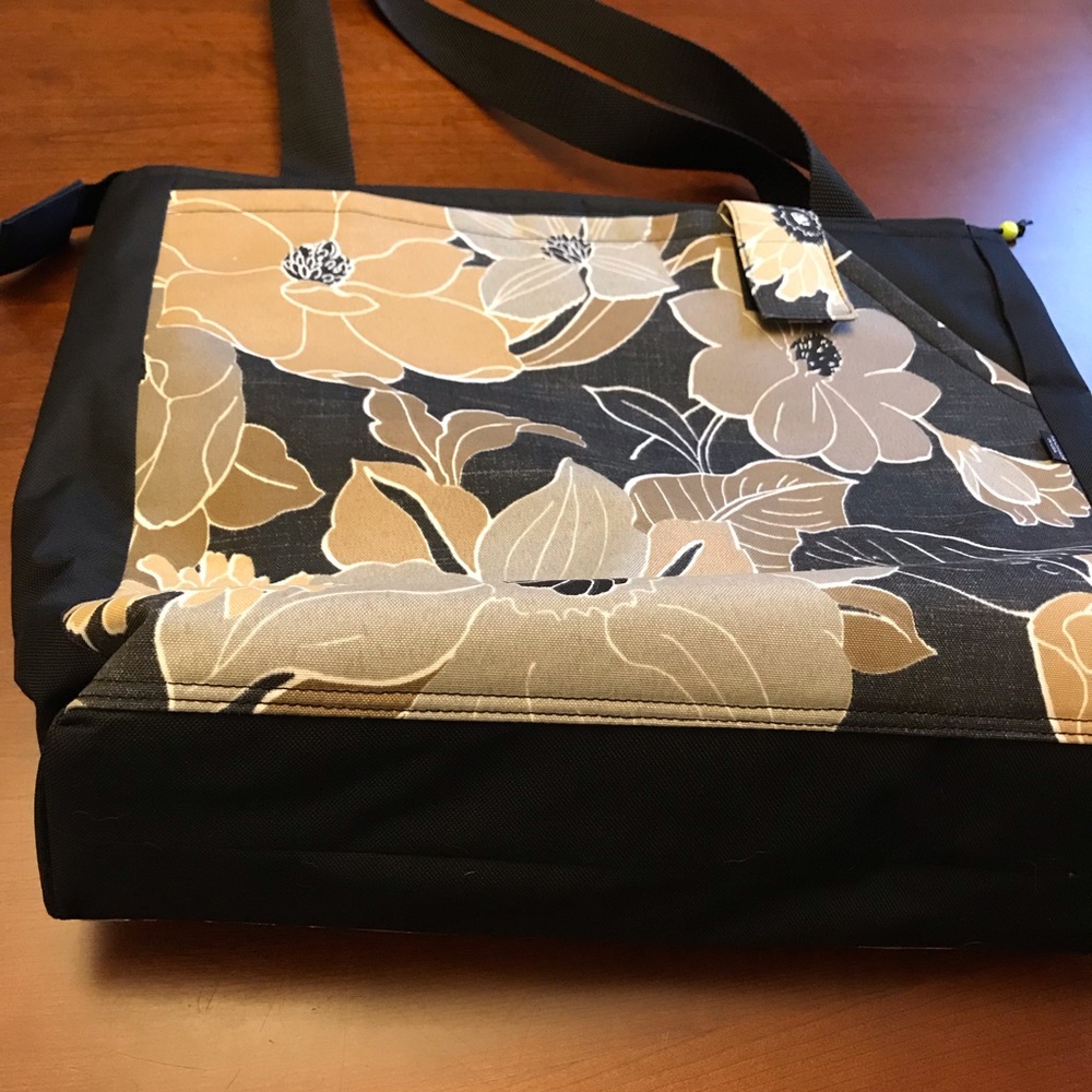 Tennis tote bag made by Traner Totes.